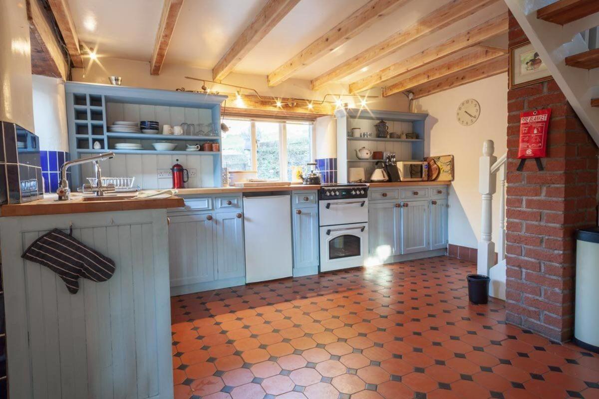 Lee House Farm Holiday Cottage With Possible Use Of Hot Tub Ninety Pounds A Session Waterfall Zewnętrze zdjęcie